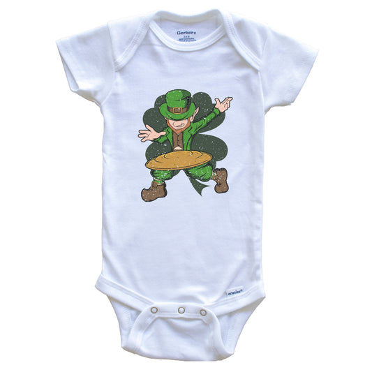 Disc Golfer Leprechaun St. Patrick's Day Disc Golf Baby Bodysuit