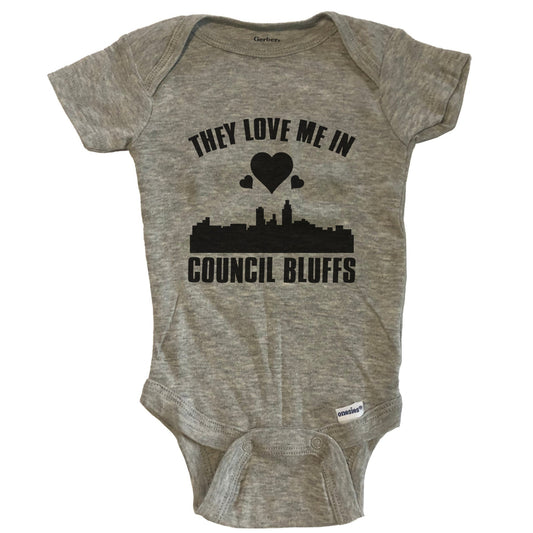 They Love Me In Council Bluffs Iowa Hearts Skyline One Piece Baby Bodysuit - Grey